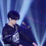 <b>이승협</b> 손 개예쁘네