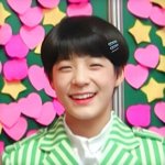이빨로 <b>겨털</b>을 왜물어뜯음 ;;;;