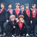 127 그래도 이 <b>의상</b>이 제일