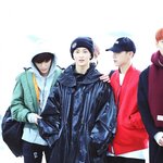 마크 왜 비닐<b>봉지</b>를 입고 있지