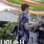 백현 머리 터는거 개웃<b>기네</b>