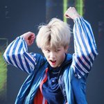 [<b>NCT</b>] <b>지성</b>이 복근짤 드림