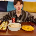 백현 집콕 브이앱 공통점ㅋㅋㅋㅋㅋㅋㅋ