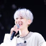 백현 <b>백발</b> VS 흑발 뭐가더좋음?