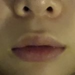 나 <b>입술</b> 많이 이상해..?