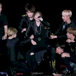 [방탄소년단] <b>신난</b> 여섯과 다른 세상에 계신 한 분