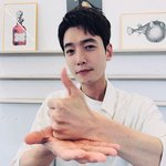 <b>의료진</b> 응원 간 정경호