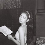 특유의 단아함에 <b>두</b>배로 더 치이는 여<b>돌</b>