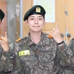 [댓글부탁해] 군돌 파는애들아 군대에서 찍은<b>사진</b> 풀고가
