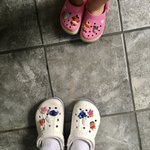 얘들아 내 크록스 조카 <b>초라</b>해..
