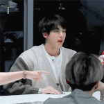 제이홉 웃는 거 개이쁨