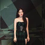 <b>지수</b>도 어깨 개이쁜데 왜 <b>제니</b>만 언급 하는거야