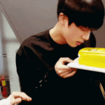 <b>케익</b> 뱉는 김석진ㅋㅋㅋ