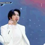 김석진은 <b>한쪽</b> 귀걸이를 많이 하네