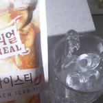 응 <b>복숭아아이스티</b>에 먹을거야