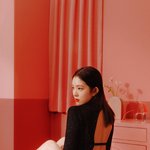 레벨 티저사진에 심기불편해진 팬들