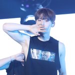 황민현 <b>겨털</b>