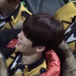 <b>정재현</b> 졸업식때 뒤에 잇던 사람