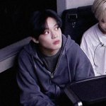 쫑러러 <b>흑발</b> ㄹㅇ 존내 잘받아