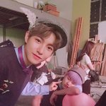 천러 볼콕하는 <b>런쥔</b>