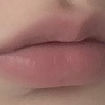 언니 립밤 뺏어 발랐는데 <b>개이</b>뿜