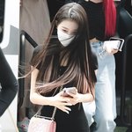 장원영 이 <b>샤넬</b>백 좋아하나봐