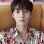 내 아는 오빠 <b>황민현</b> 닮았는데