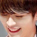 눈빛이 유리 <b>구슬</b> 같은 남돌