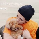 <b>세훈이</b>가 뽀뽀해주는데 무슈 표정 너무