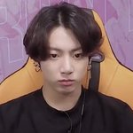 게임에 <b>몰두</b>한 초딩 전정국