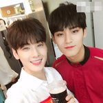 정반대의 <b>미남</b>들 같은 남자 아이돌