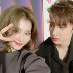 여돌남돌 <b>합성</b>아니고 찐셀카인데