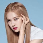 <b>팬</b>에게 미모로 화답하는 <b>아이돌</b>