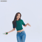 <b>손나은</b>