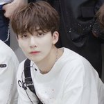 <b>정한</b> 원래 눈이 이래?