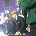 전정국 <b>형들</b>무릎 이거 아니냐