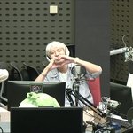 [EXO] 애들 깨물하트하는데 1<b>나님</b> 표정ㅋㅋㅋ