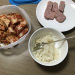 ㅅ발 <b>아빠</b>가 엄마한테 이를라해서 <b>방</b>에서 먹는다