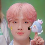 <b>순진</b>한 얼굴로 인형 **뚫는 아이돌