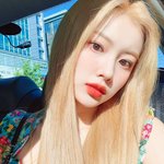 강혜원 <b>흑발</b> 금발 뭐가 더이쁨?
