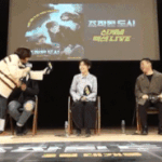 낯가리는 심은경이 영화 행사 때 <b>상대배우</b>와 하는 것