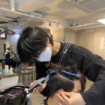 같은 멤버 머리를 잘라주는 남돌이 있다?!