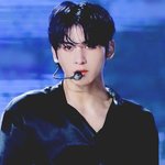 <b>또렷</b>한 이목구비에 화려한 男돌