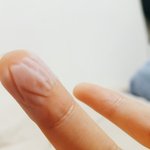 [드루와] 약혐) 델<b>밴드</b>(? 계속 붙이고 있었더니 손가락 이래됨...