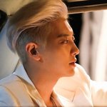 진짜 초딩때부터 박찬열이 젤 잘생겼다 생각했는데