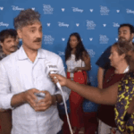 인터뷰 도중 배우에게 암살당하는 감독