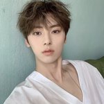 황민현 인스타 보는데