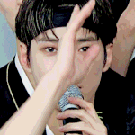 도영 특유의 눈매? 눈빛?이 ㅈㄴ <b>홀림</b>