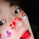 변백현 이 포카 보고 개예뻐서 소리 <b>지름</b>