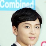 ??? : <b>SM아이돌</b>은 우선 얼굴은 발라먹고 들어감!